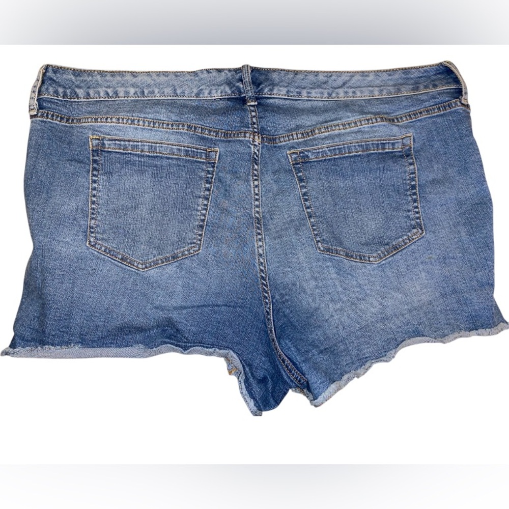 Shorts - Picture 2 of 3